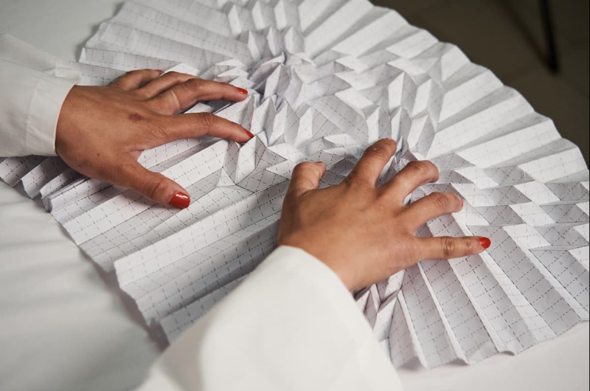 Plissés Akanjo - Voir la vidéo